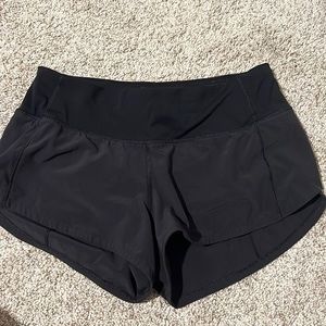 LULULEMON BLACK SPEED UP SHORTS SIZE 2 2.5 INCH LOW RISE